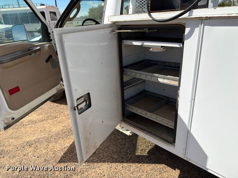 image for item FC0040 2004 Ford F550 Super Duty XL bucket truck