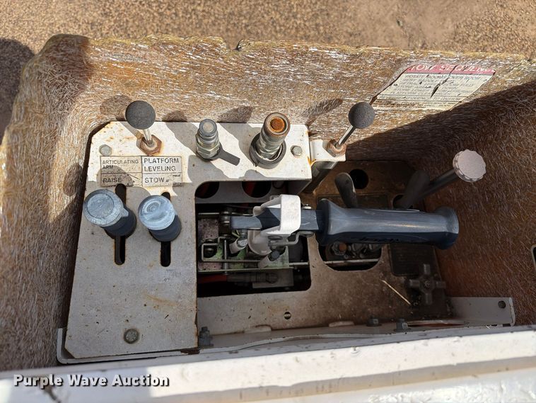 image for item FC0040 2004 Ford F550 Super Duty XL bucket truck