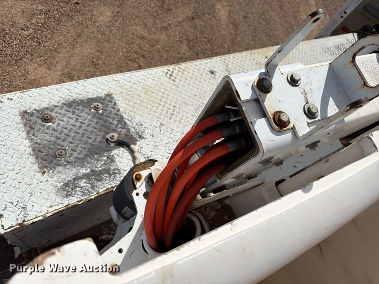 image for item FC0040 2004 Ford F550 Super Duty XL bucket truck