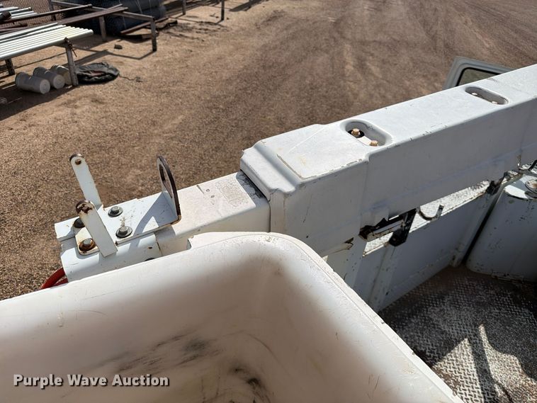 image for item FC0040 2004 Ford F550 Super Duty XL bucket truck
