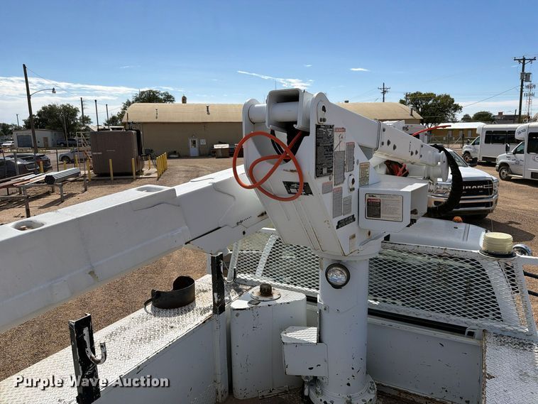 image for item FC0040 2004 Ford F550 Super Duty XL bucket truck