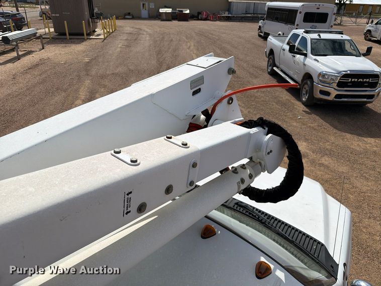 image for item FC0040 2004 Ford F550 Super Duty XL bucket truck