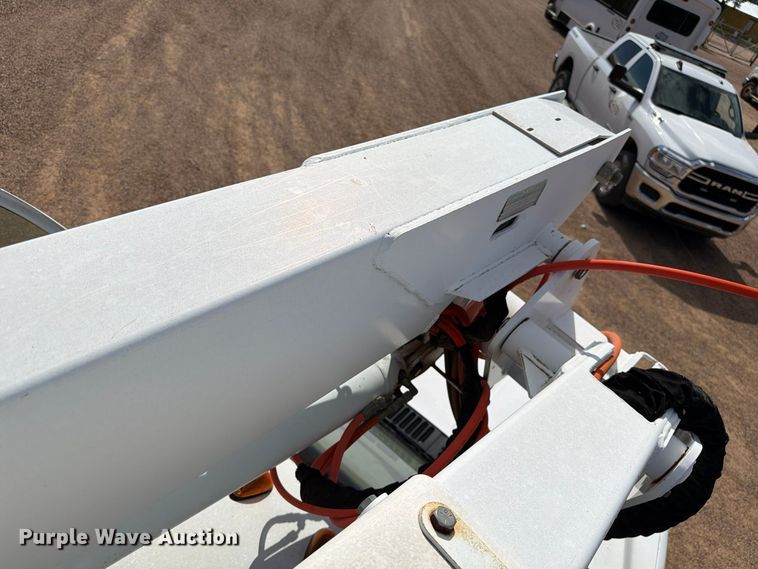 image for item FC0040 2004 Ford F550 Super Duty XL bucket truck