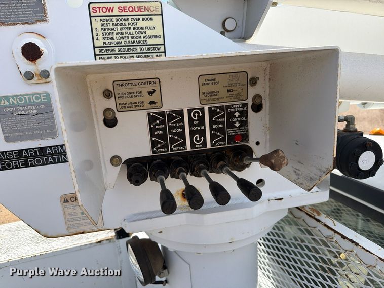 image for item FC0040 2004 Ford F550 Super Duty XL bucket truck