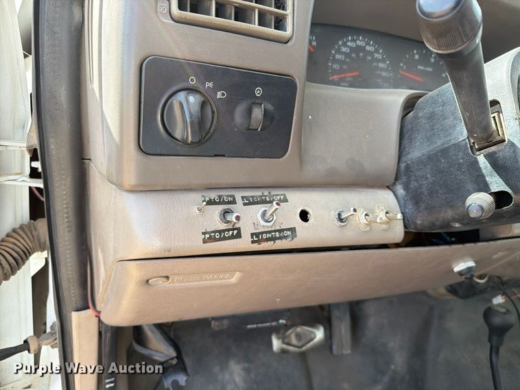 image for item FC0040 2004 Ford F550 Super Duty XL bucket truck