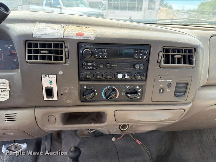 image for item FC0040 2004 Ford F550 Super Duty XL bucket truck