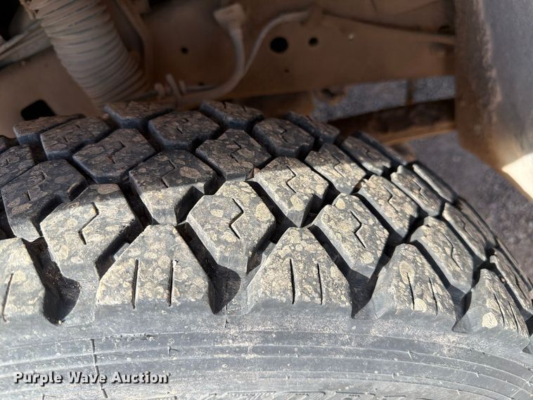 image for item FC0040 2004 Ford F550 Super Duty XL bucket truck