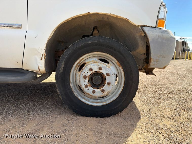image for item FC0040 2004 Ford F550 Super Duty XL bucket truck