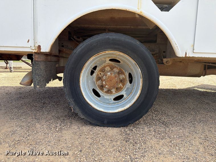 image for item FC0040 2004 Ford F550 Super Duty XL bucket truck