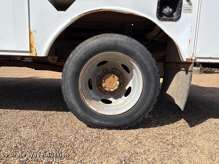 image for item FC0040 2004 Ford F550 Super Duty XL bucket truck