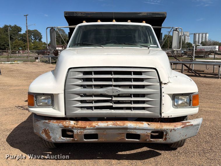 image for item FC0041 1996 Ford F800 dump truck