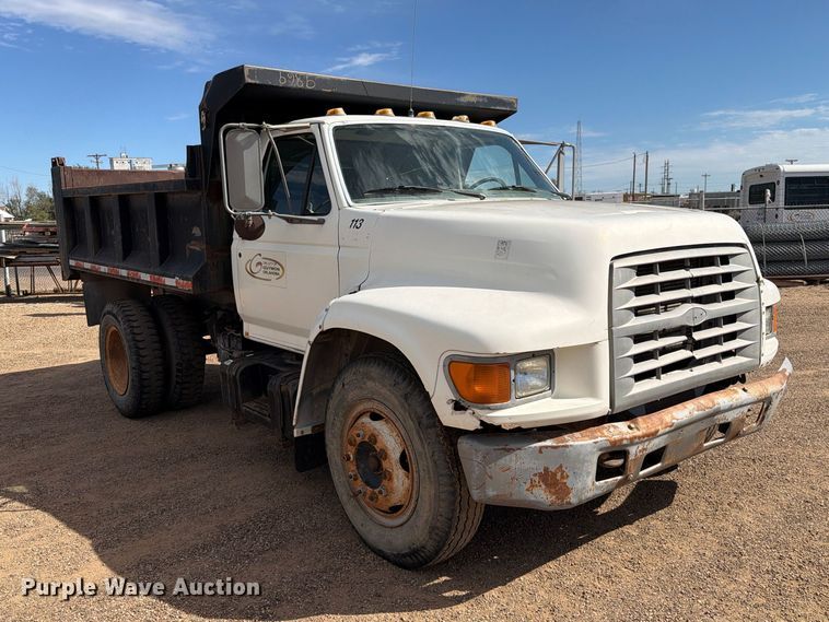 image for item FC0041 1996 Ford F800 dump truck