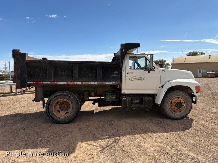 image for item FC0041 1996 Ford F800 dump truck