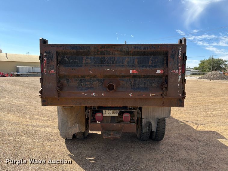 image for item FC0041 1996 Ford F800 dump truck