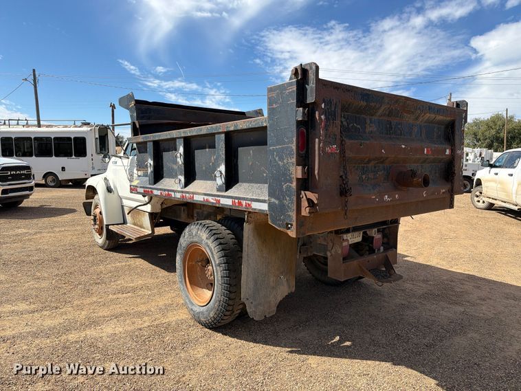 image for item FC0041 1996 Ford F800 dump truck