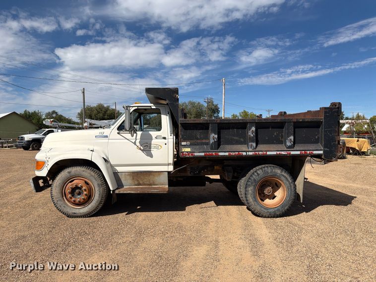 image for item FC0041 1996 Ford F800 dump truck