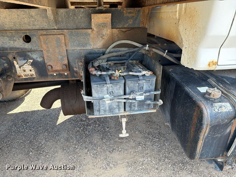 image for item FC0041 1996 Ford F800 dump truck