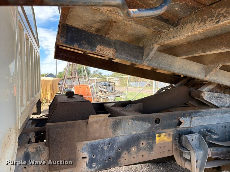 image for item FC0041 1996 Ford F800 dump truck