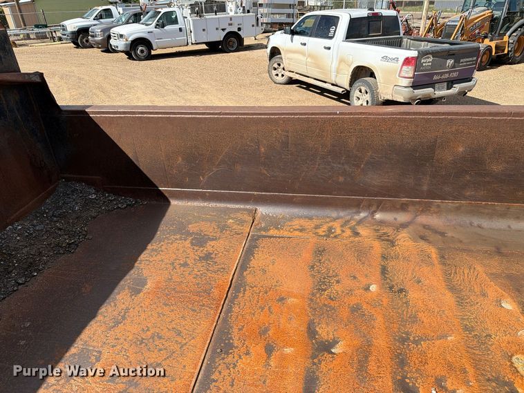 image for item FC0041 1996 Ford F800 dump truck