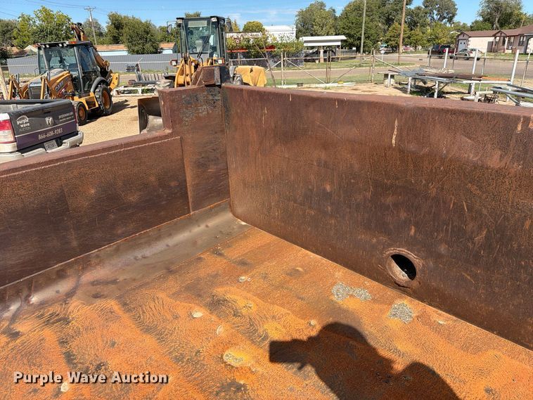 image for item FC0041 1996 Ford F800 dump truck