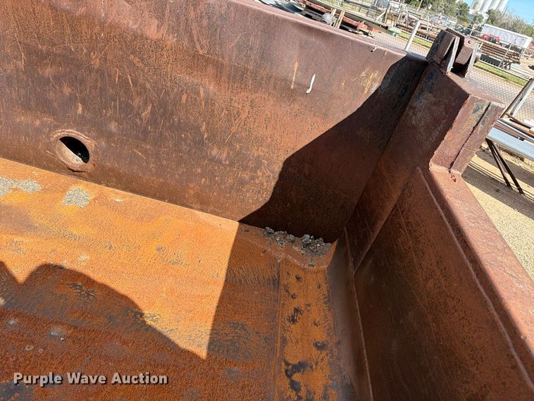 image for item FC0041 1996 Ford F800 dump truck