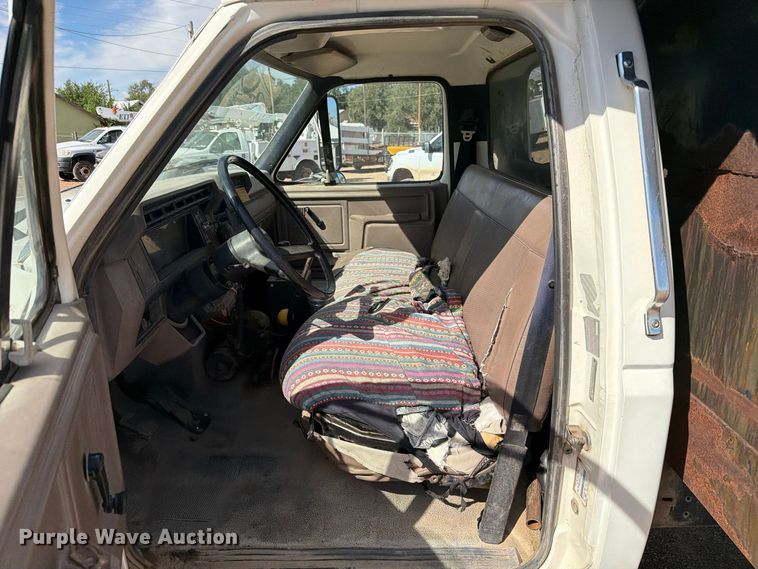 image for item FC0041 1996 Ford F800 dump truck