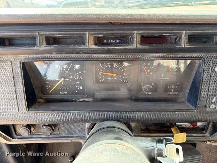 image for item FC0041 1996 Ford F800 dump truck
