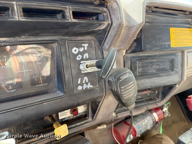 image for item FC0041 1996 Ford F800 dump truck