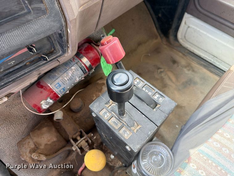 image for item FC0041 1996 Ford F800 dump truck