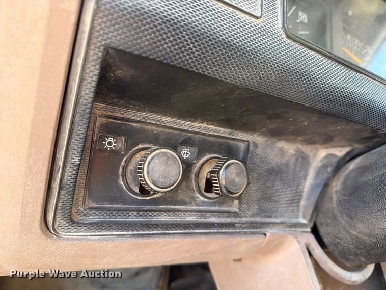 image for item FC0041 1996 Ford F800 dump truck