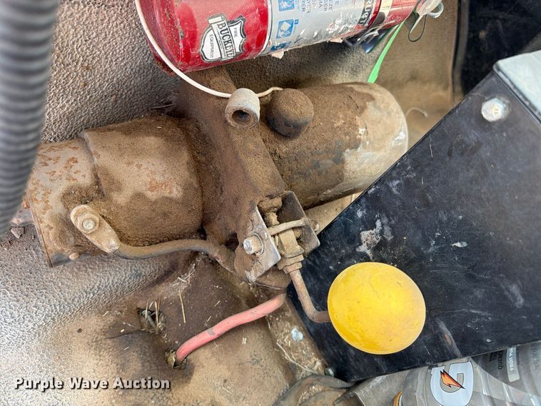image for item FC0041 1996 Ford F800 dump truck