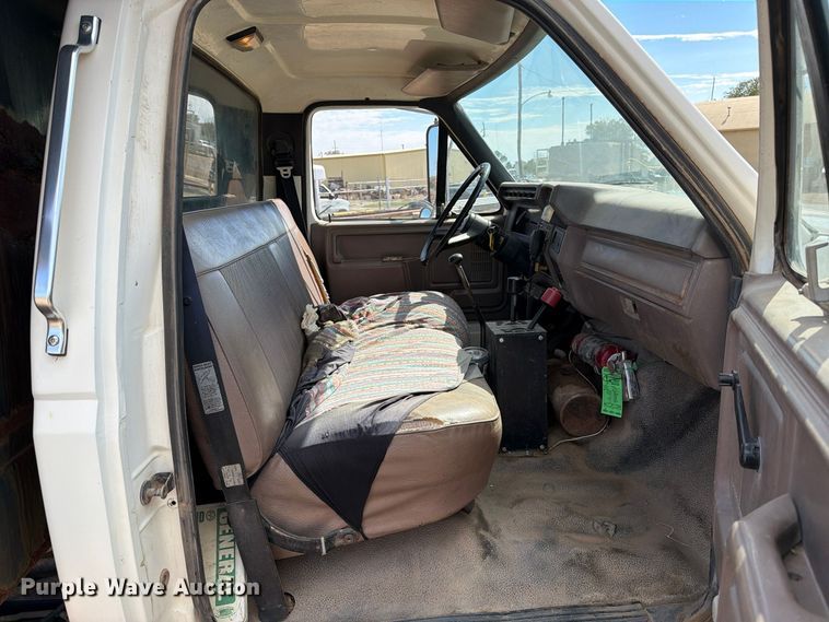image for item FC0041 1996 Ford F800 dump truck