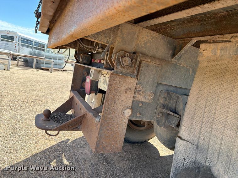 image for item FC0041 1996 Ford F800 dump truck