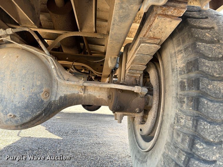 image for item FC0041 1996 Ford F800 dump truck