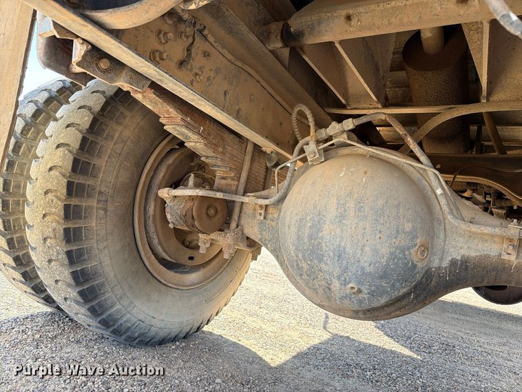 image for item FC0041 1996 Ford F800 dump truck