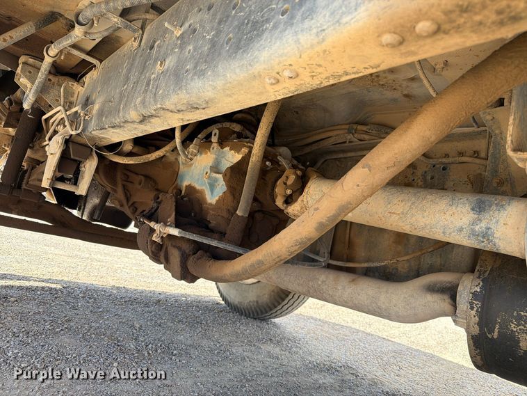 image for item FC0041 1996 Ford F800 dump truck