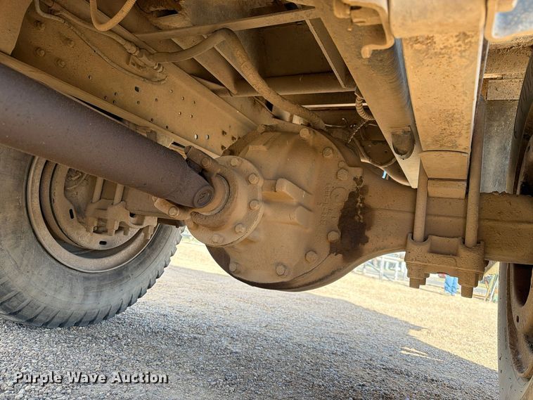 image for item FC0041 1996 Ford F800 dump truck