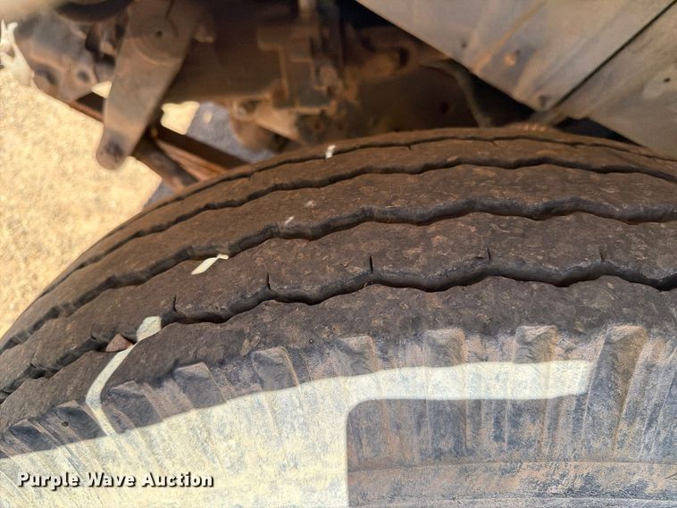 image for item FC0041 1996 Ford F800 dump truck