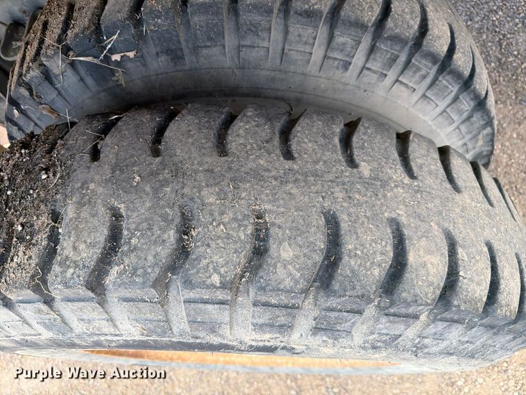 image for item FC0041 1996 Ford F800 dump truck