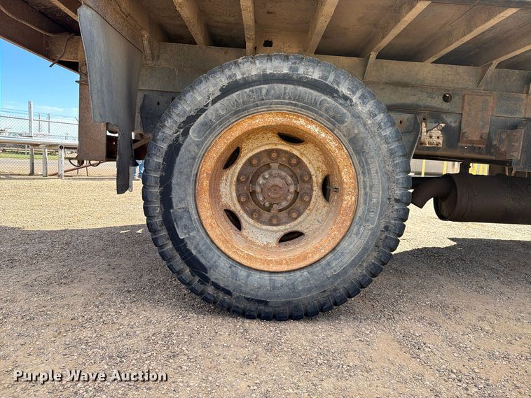 image for item FC0041 1996 Ford F800 dump truck