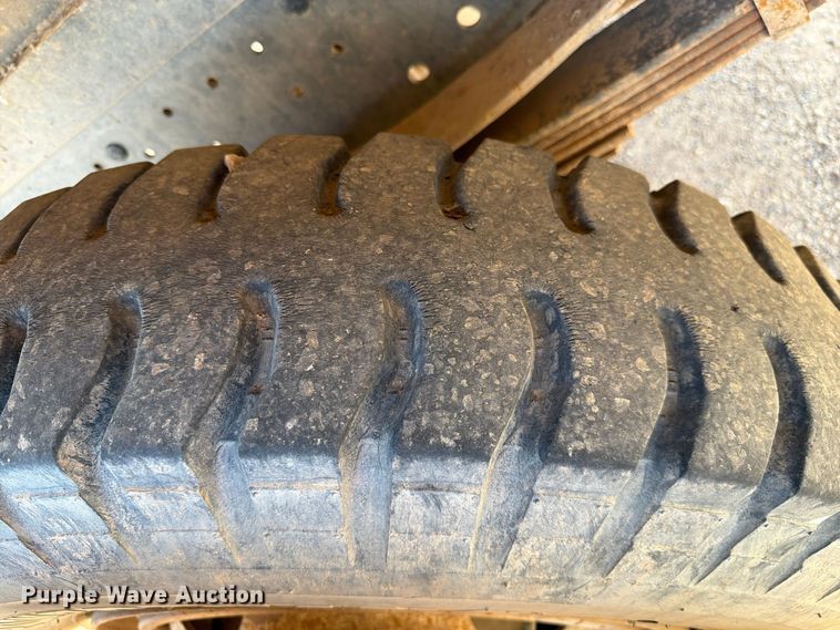 image for item FC0041 1996 Ford F800 dump truck