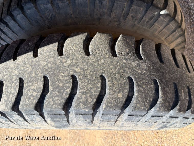 image for item FC0041 1996 Ford F800 dump truck