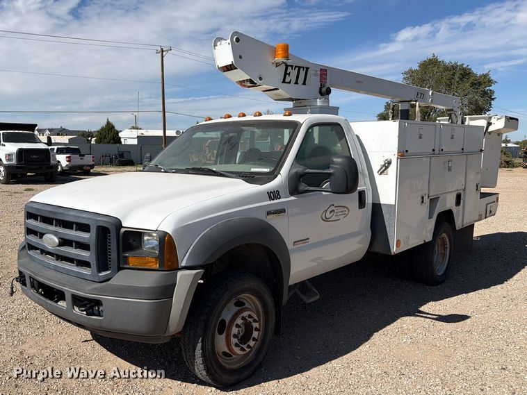 image for item FC0043 2007 Ford F450 Super Duty XL bucket truck