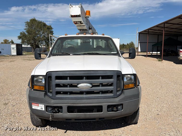 image for item FC0043 2007 Ford F450 Super Duty XL bucket truck