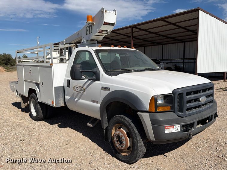 image for item FC0043 2007 Ford F450 Super Duty XL bucket truck