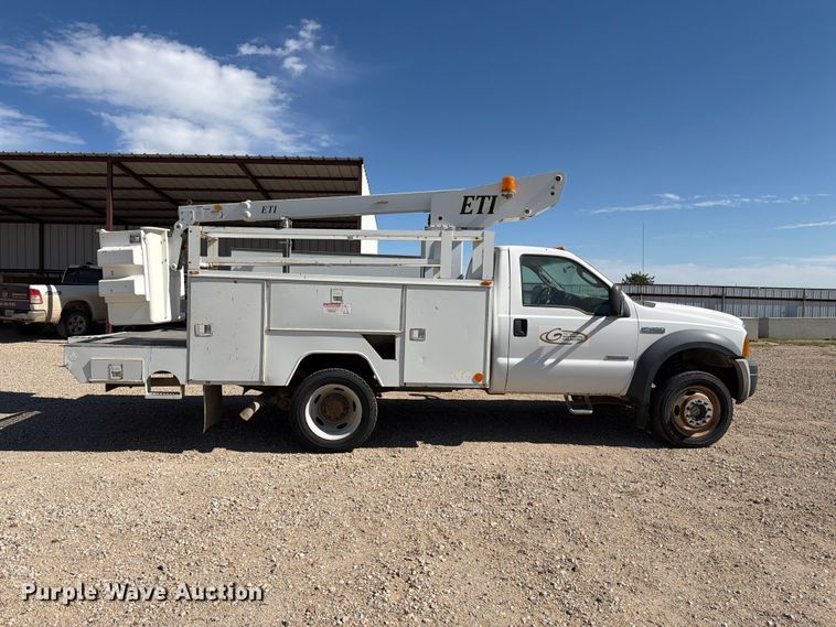 image for item FC0043 2007 Ford F450 Super Duty XL bucket truck