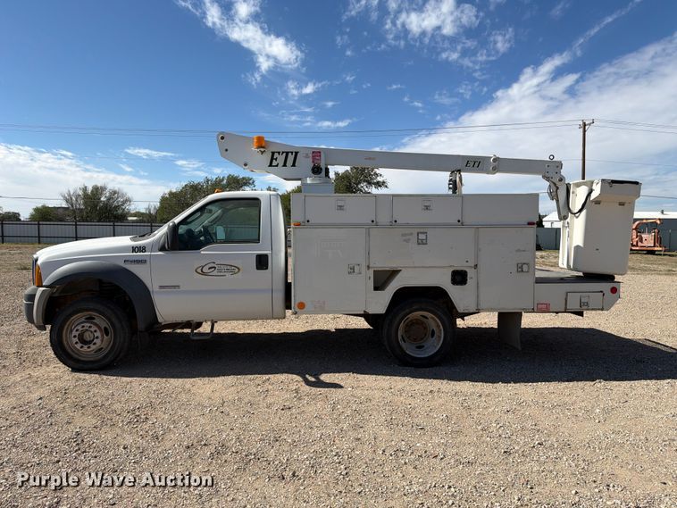 image for item FC0043 2007 Ford F450 Super Duty XL bucket truck