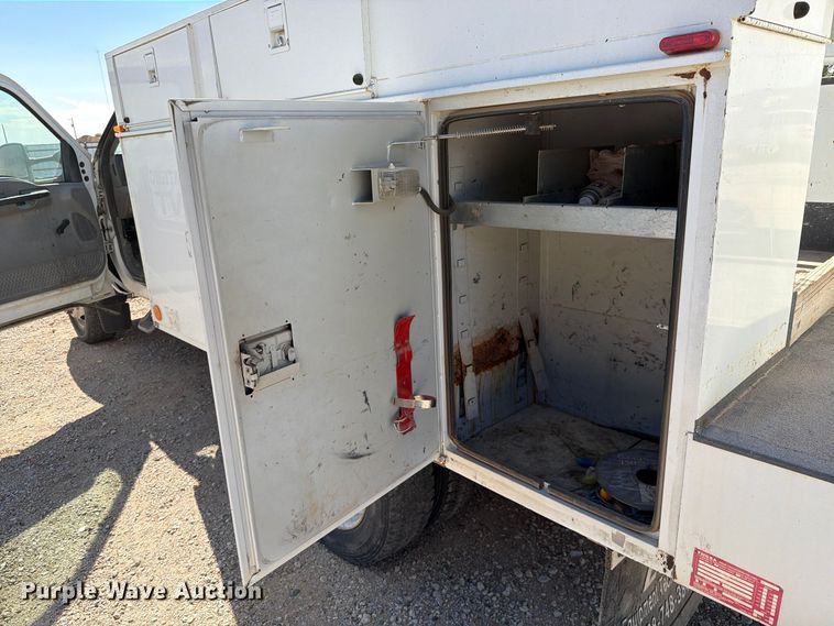 image for item FC0043 2007 Ford F450 Super Duty XL bucket truck