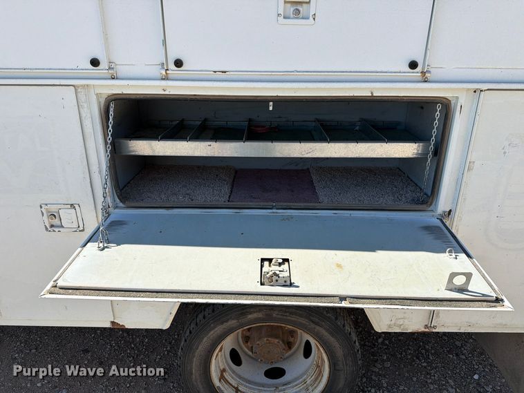 image for item FC0043 2007 Ford F450 Super Duty XL bucket truck