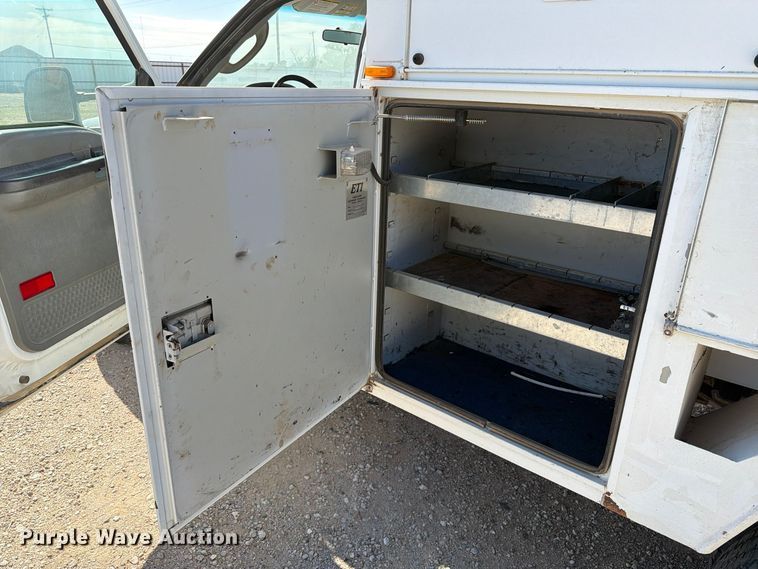 image for item FC0043 2007 Ford F450 Super Duty XL bucket truck